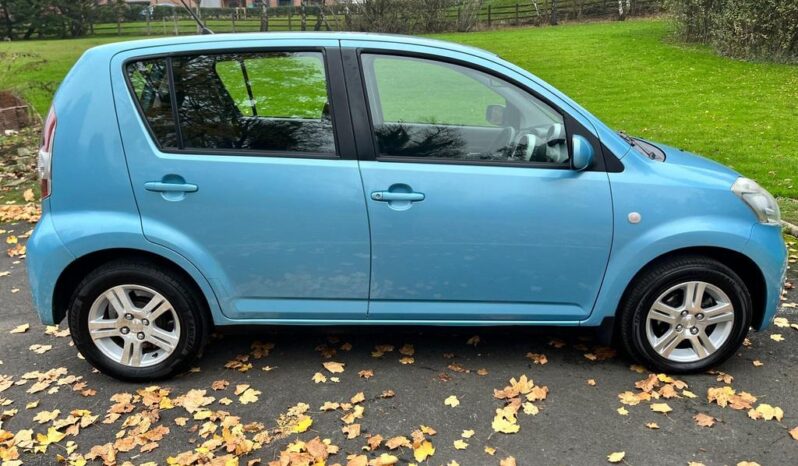 
								2005 DAIHATSU SIRION 1.3 SE 5DR full									