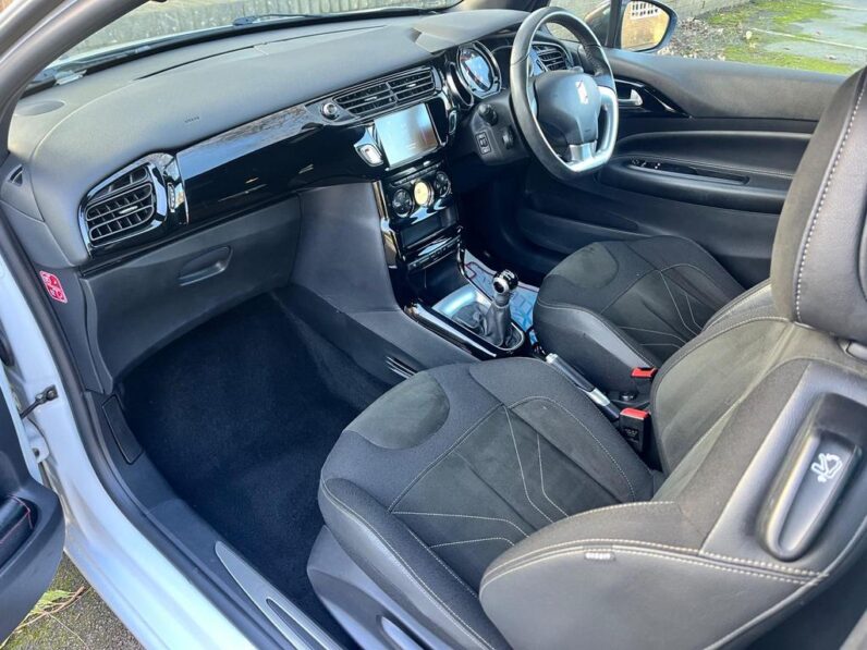 
								2017 DS AUTOMOBILES DS 3 1.2 PureTech Elegance Hatchback 3dr full									